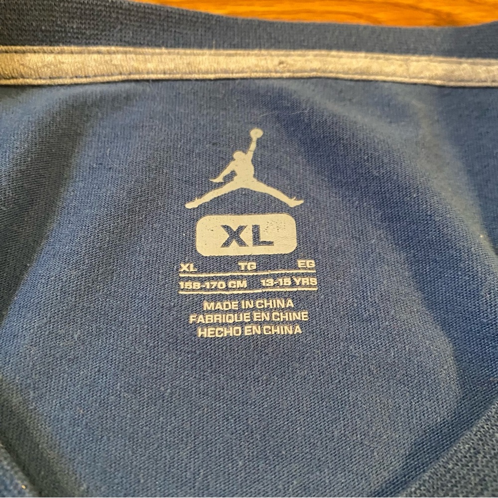 Air Jordan Graphic T-shirt, blue, size Youth XL - Picture 3 of 4